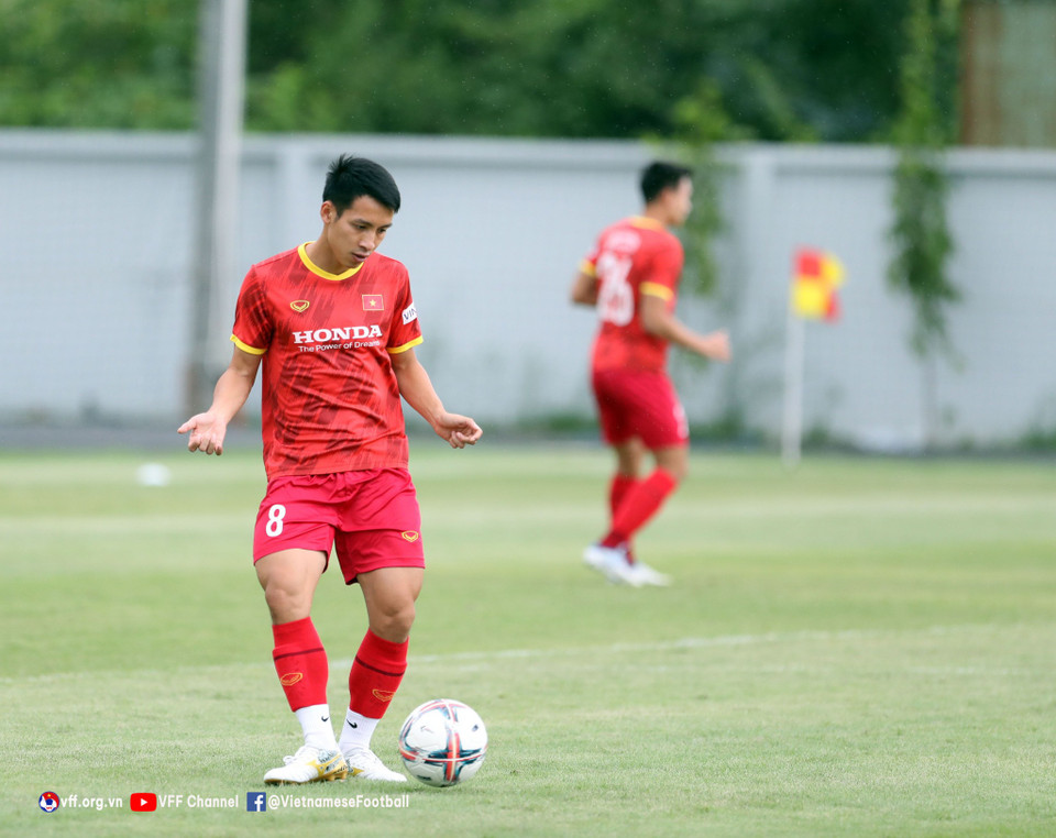 Đội trưởng Đỗ Hùng Dũng đã trở lại tập trung cùng tuyển Việt Nam sau khi về quê chịu tang ông nội. (Nguồn: VFF)
