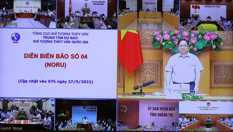 Thủ tướng Phạm Minh Chính chủ trì họp ứng phó cơn bão số 4. (Ảnh: Dương Giang/TTXVN)