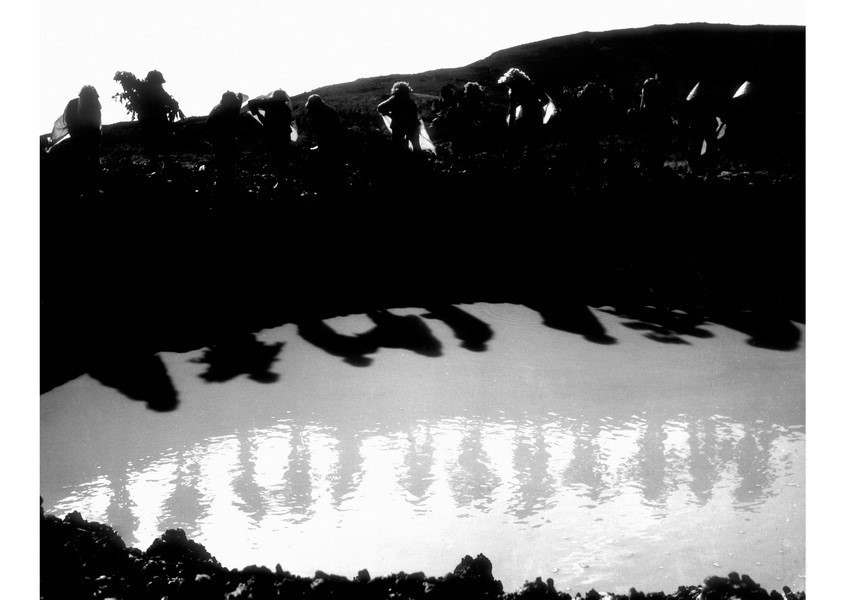 Tác giả Hoàng Văn Sắc được tặng Giải thưởng Nhà nước đợt 3 - năm 2006 với tác phẩm Tiểu đội 10 cô gái Ngã ba Đồng Lộc. (Ảnh: Hoàng Văn Sắc/TTXVN)