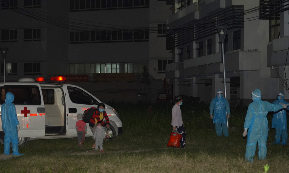 Bệnh viên dã chiến tại Bệnh viện Bạch Mai cơ sở 2 tại Hà Nam tiếp nhận các trường hợp F1 có bệnh lý nền nặng, già yếu, trẻ em. (Ảnh: TTXVN)