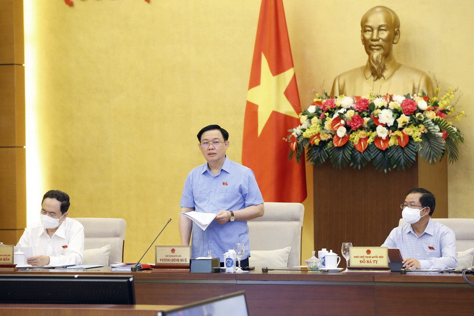 Chủ tịch Quốc hội Vương Đình Huệ phát biểu khai mạc phiên họp. (Ảnh: Doãn Tấn/TTXVN)