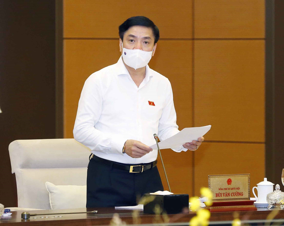 Ông Bùi Văn Cường, Tổng Thư ký Quốc hội, Chủ nhiệm Văn phòng Quốc hội, Chánh Văn phòng Hội đồng Bầu cử quốc gia trình bày báo cáo sơ bộ về kết quả bầu cử. (Ảnh: Doãn Tấn/TTXVN)