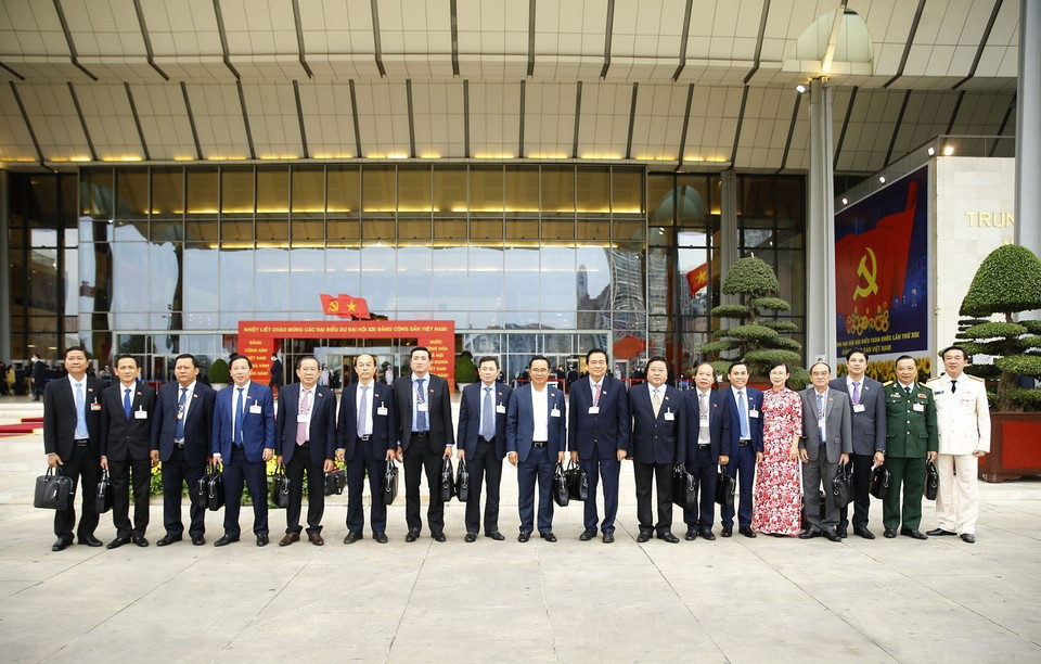 Đoàn đại biểu Đảng bộ tỉnh Long An dự phiên họp chiều 28/1. (Ảnh: TTXVN)