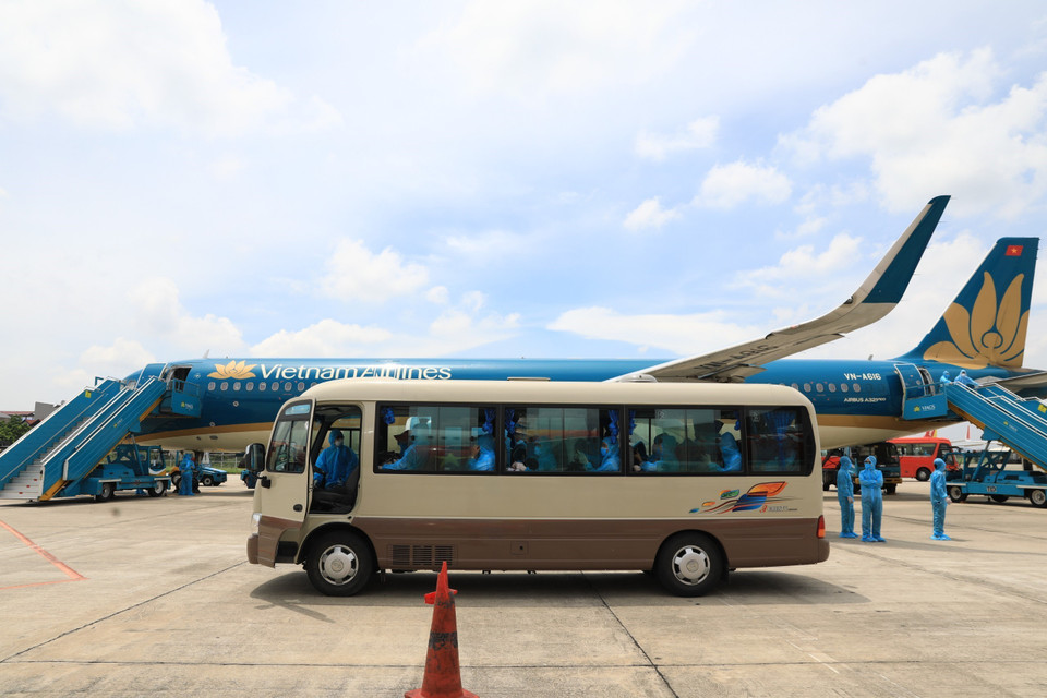 Đây là những chuyến bay nội địa đầu tiên của Vietnam Airlines thực hiện để chuyên chở các hành khách mắc kẹt vì ảnh hưởng của dịch COVID-19. (Ảnh: Thành Đạt/TTXVN)