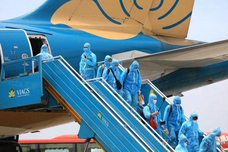 Dự kiến trong ngày hôm nay sẽ có 2 chuyến bay của Vietnam Airlines chở hơn 400 người từ Đà Nẵng trở về Hà Nội. (Ảnh: Thành Đạt/TTXVN)