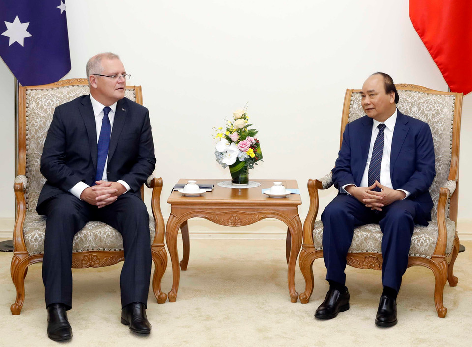 Thủ tướng Nguyễn Xuân Phúc gặp hẹp với Thủ tướng Australia Scott Morrison. (Ảnh: Thống Nhất/TTXVN)