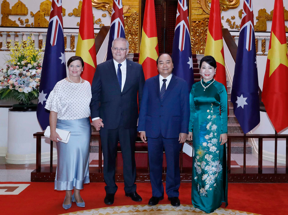 Thủ tướng Nguyễn Xuân Phúc và Phu nhân với Thủ tướng Australia Scott Morrison và Phu nhân tại Trụ sở Chính phủ. (Ảnh: Thống Nhất/TTXVN)