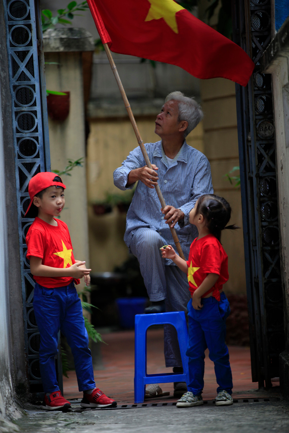 Ở chủ đề Tự hào Việt Nam, tấm ảnh này của thí sinh Trần Thị Phương Hoa đã đoạt giải Nhất. Phần thưởng mà Canon trao cho giải Nhất của ba chủ đề là 1 máy ảnh Canon EOS 80D + EF-S18-55mm IS STM, 1 máy in Canon Pixma TS8070.