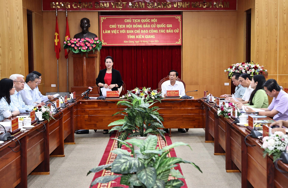 Chủ tịch Quốc hội Nguyễn Thị Kim Ngân phát biểu tại buổi làm việc. (Ảnh: Trọng Đức/TTXVN)