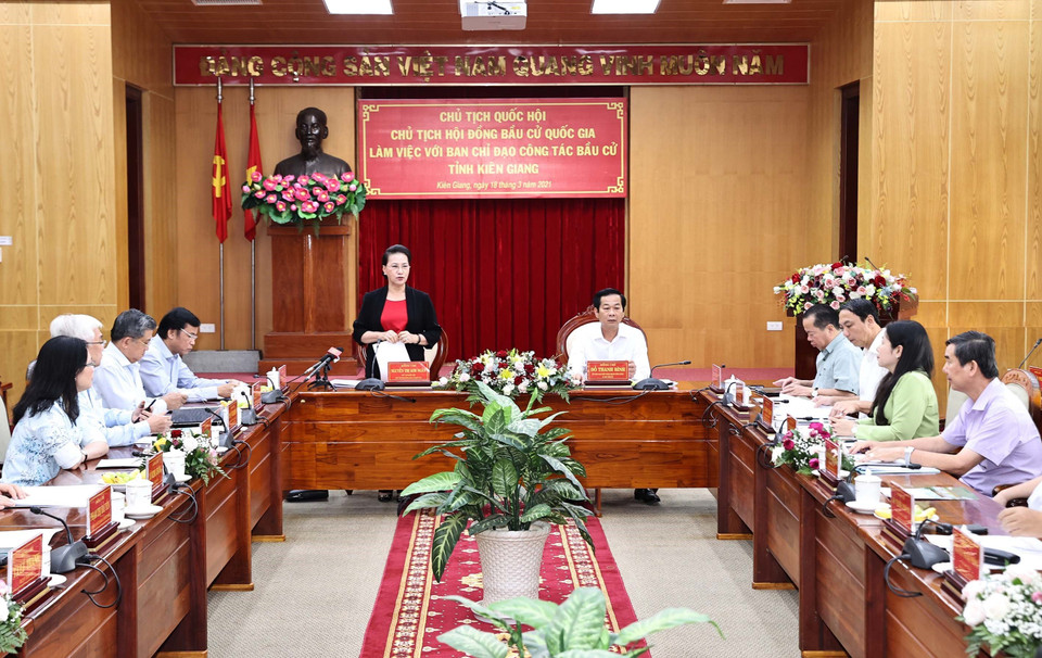 Chủ tịch Quốc hội Nguyễn Thị Kim Ngân phát biểu tại buổi làm việc. (Ảnh: Trọng Đức/TTXVN)