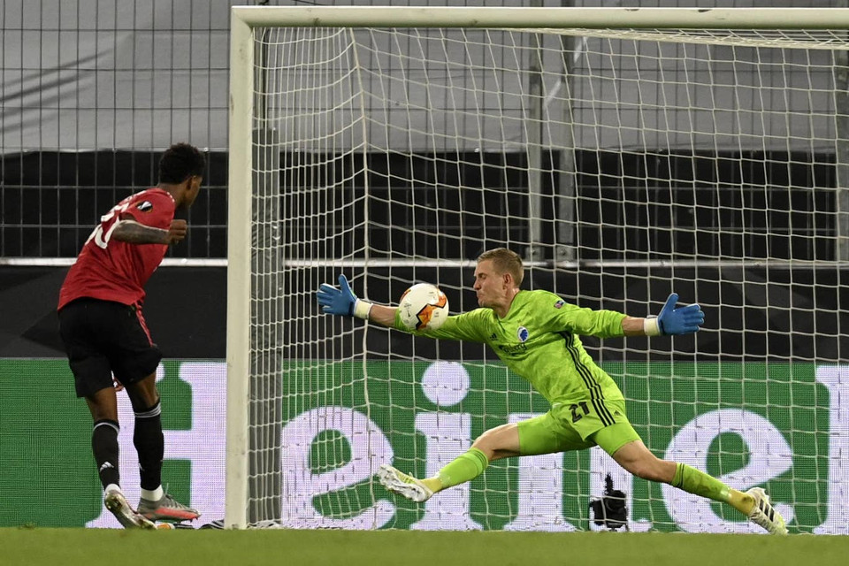 Sang hiệp 2, Marcus Rashford lại làm tung lưới Copenhagen nhưng một lần nữa họ lại bị từ chối.