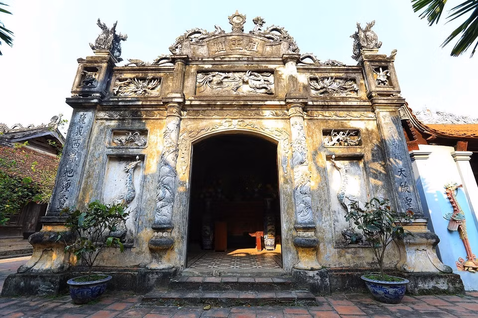 Trải qua nhiều thăng trầm lịch sử, đình vẫn bảo tồn được nguyên vẹn giá trị kiến trúc, văn hóa, lịch sử. (Ảnh: Tuấn Anh/TTXVN)