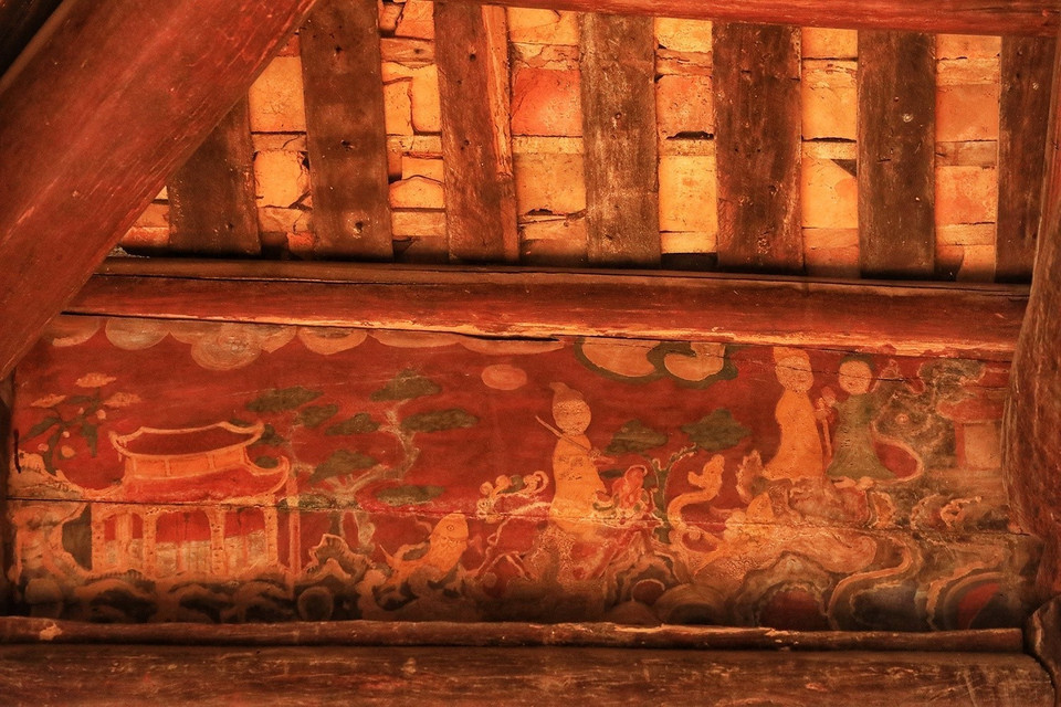 Những họa tiết được vẽ trên mái đình vẫn còn được lưu giữ. (Ảnh: Tuấn Anh/TTXVN)
