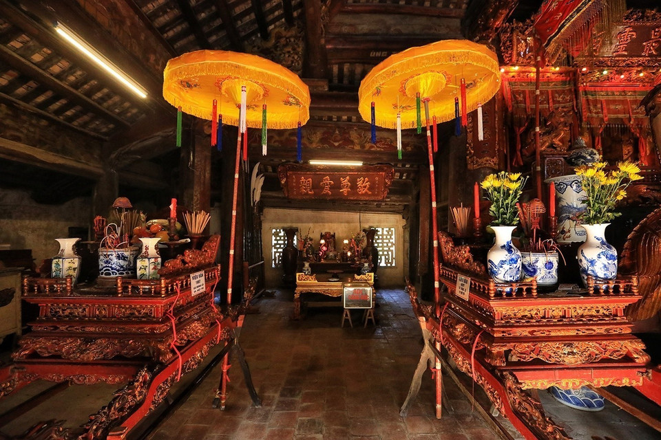 Hai chiếc kiệu để rước trong những ngày lễ hội truyền thống. (Ảnh: Tuấn Anh/TTXVN)