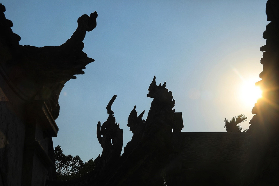 Kiến trúc trọng yếu với đường nét kiển trúc cổ thời Lê gần như còn lưu giữ được nguyên vẹn với 4 mái rộng cao, bốn góc đao cong vút. (Ảnh: Tuấn Anh/TTXVN)