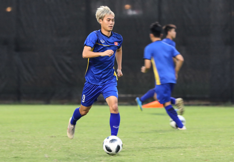 Tiền đạo Văn Toàn tại buổi tập. (Ảnh: Hoàng Linh/TTXVN)