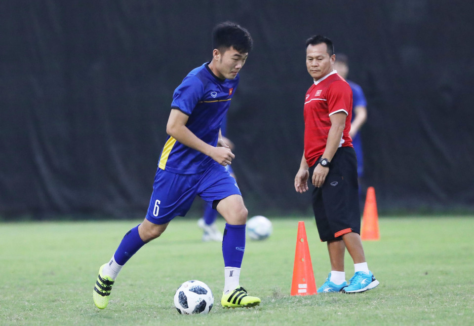 Tiền vệ Xuân Trường tại buổi tập. (Ảnh: Hoàng Linh/TTXVN)