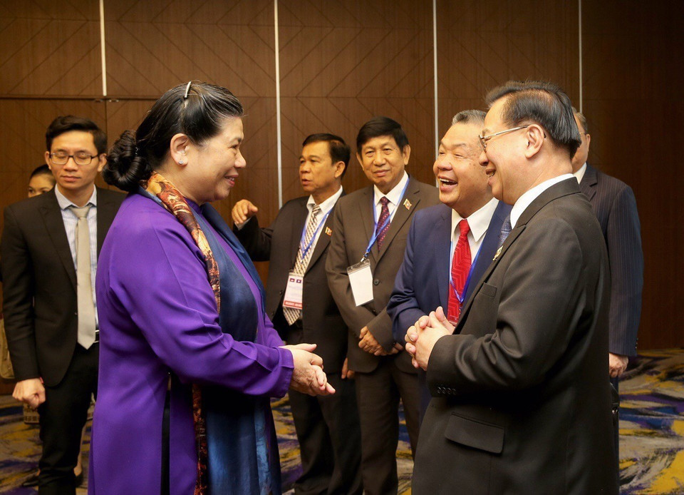 Phó Chủ tịch Thường trực Quốc hội Tòng Thị Phóng tiếp các Trưởng đoàn Quốc hội Campuchia và Lào, tại Hội nghị lần thứ 7 Uỷ ban Đối ngoại ba nước Campuchia-Lào-Việt Nam, tại Quảng Ninh, ngày 17/8/2019. (Ảnh: Dương Giang/TTXVN)