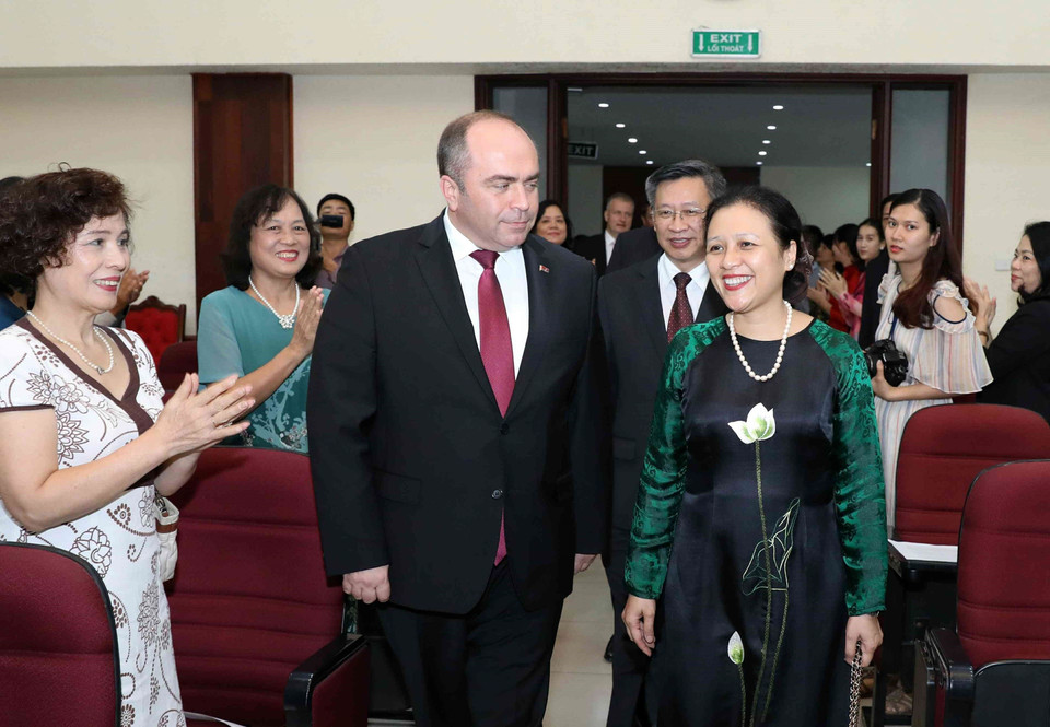 Ngày càng nhiều phụ nữ giữ những cương vị lãnh đạo, quản lý cao và có vai trò quan trọng trong bộ máy lãnh đạo, Đảng, Nhà nước. Trong ảnh: Chủ tịch Liên hiệp các tổ chức hữu nghị Việt Nam Nguyễn Phương Nga chủ trì chương trình Giao lưu với đoàn Phó Thủ tướng Belarus Igor Lyashenko thăm chính thức Việt Nam, chiều 25/9/2019. (Ảnh: Văn Điệp/TTXVN)