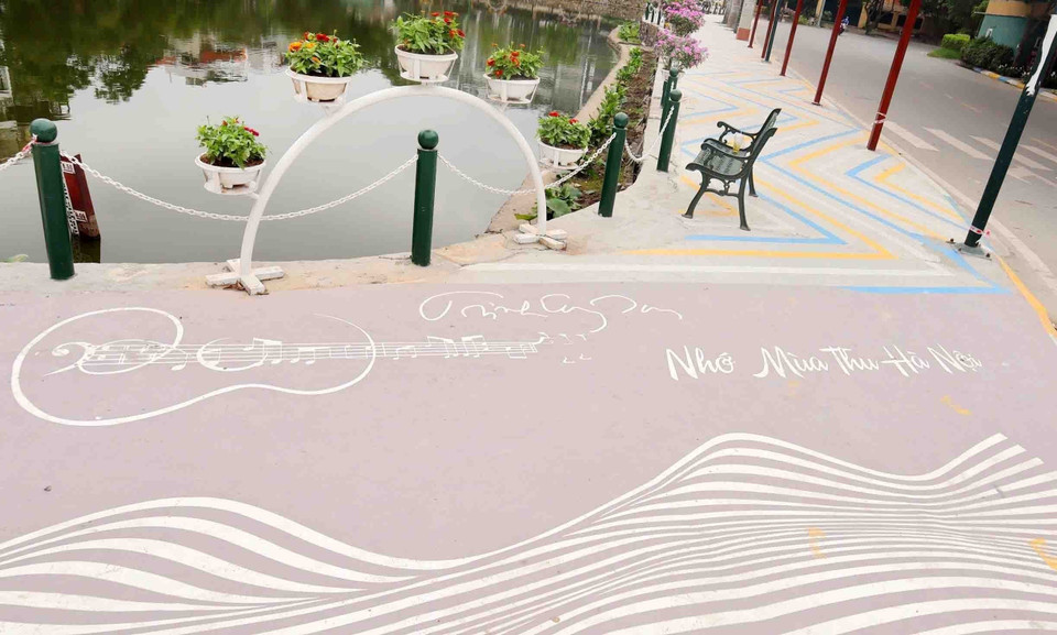 Hình trang trí trên phố đi bộ Trịnh Công Sơn. (Ảnh: Lê Thùy Dương/TTXVN phát)