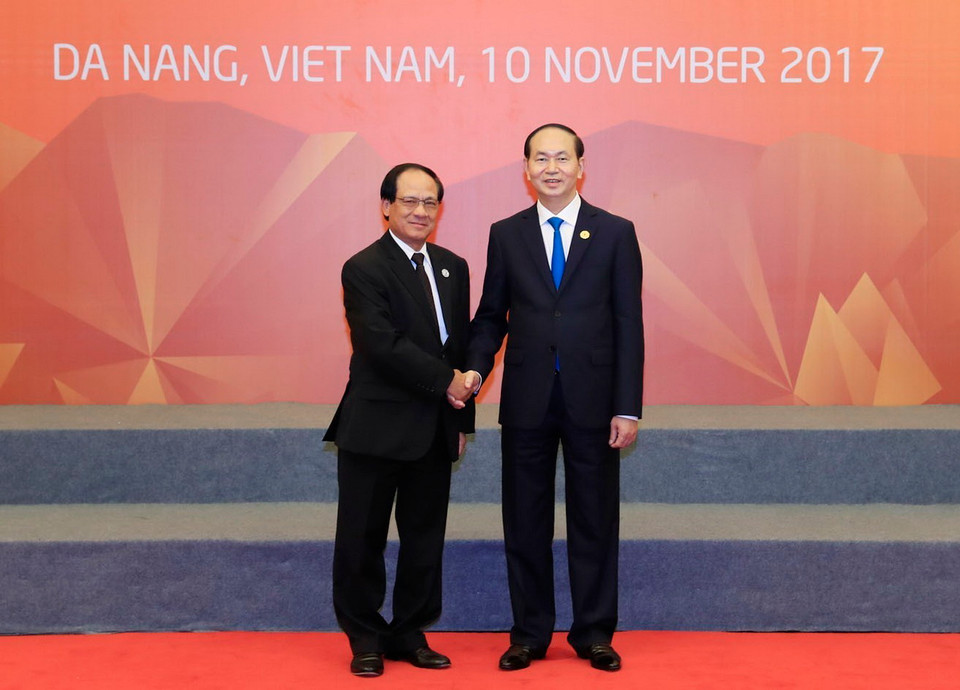 Chủ tịch nước Trần Đại Quang đón Tổng Thư ký ASEAN Lê Lương Minh đến dự hội nghị. (Ảnh: TTXVN)