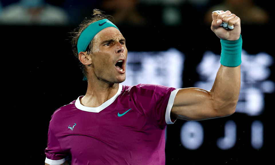 Anh giành được 2 điểm break vô cùng quan trọng trước khi thằng 7-5, để khép lại trận đấu với kết quả chung cuộc 2-6 6-7, 6-4, 6-4 và 7-5. (Nguồn: Getty Images)