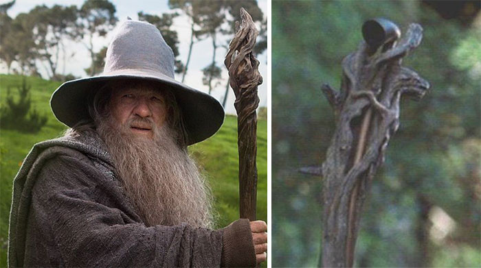 Trong 'Chúa tể những chiếc nhẫn,' bạn có thể thấy nhân vật Gandalf gài tẩu thuốc trên đầu cây gậy. (Nguồn: Boredpanda)