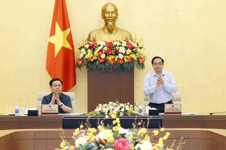 Hinh ảnh Thủ tướng Phạm Minh Chính và Chủ tịch Quốc hội Vương Đình Huệ đồng chủ trì cuộc họp về công tác chuẩn bị cho Kỳ họp thứ nhất, Quốc hội khóa XV. (Ảnh: Doãn Tấn/TTXVN)