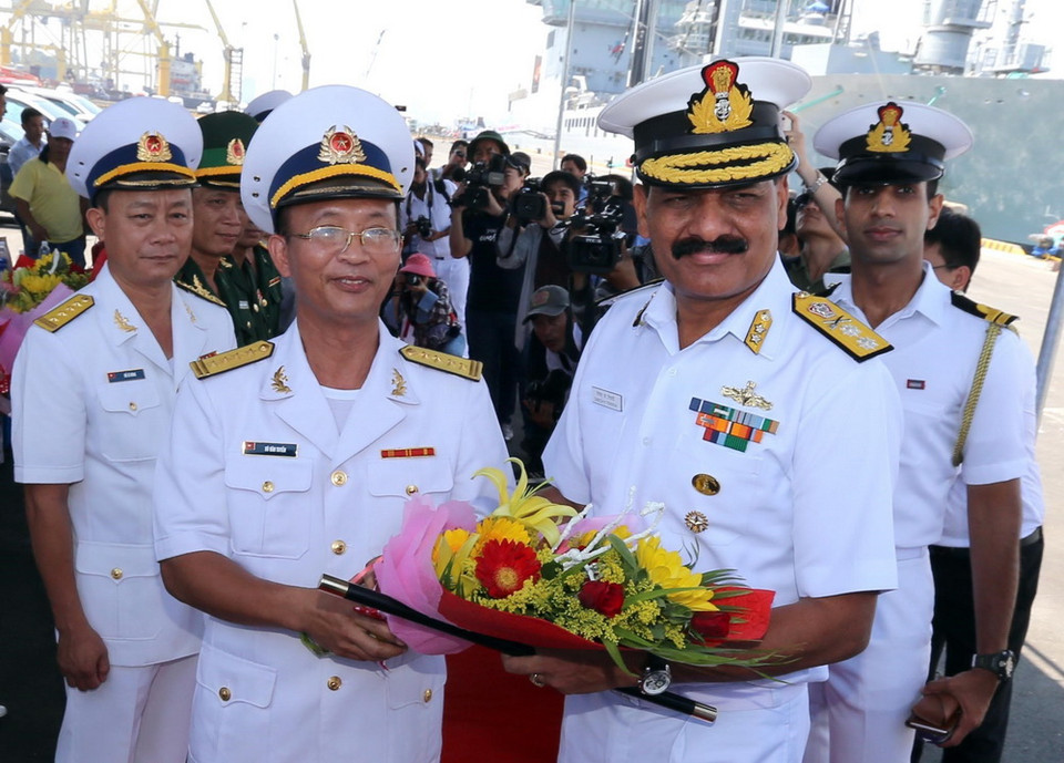 Lễ đón sỹ quan, thủy thủ đoàn tàu Hải quân Ấn Độ tại cảng Tiên Sa (Đà Nẵng). (Ảnh: Trần Lê Lâm/TTXVN)