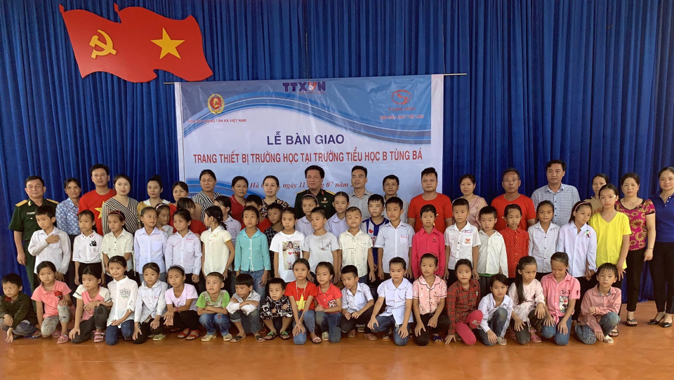 Lễ bàn giao trang thiết bị cho nhà trường