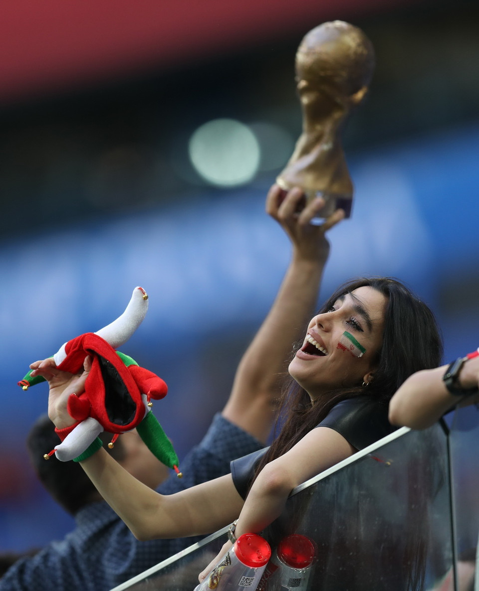  Nữ cổ động viên Iran mừng chiến thắng sau trận đấu bảng B World Cup 2018 giữa Iran- Maroc ngày 15/6. (Ảnh: THX/TTXVN)