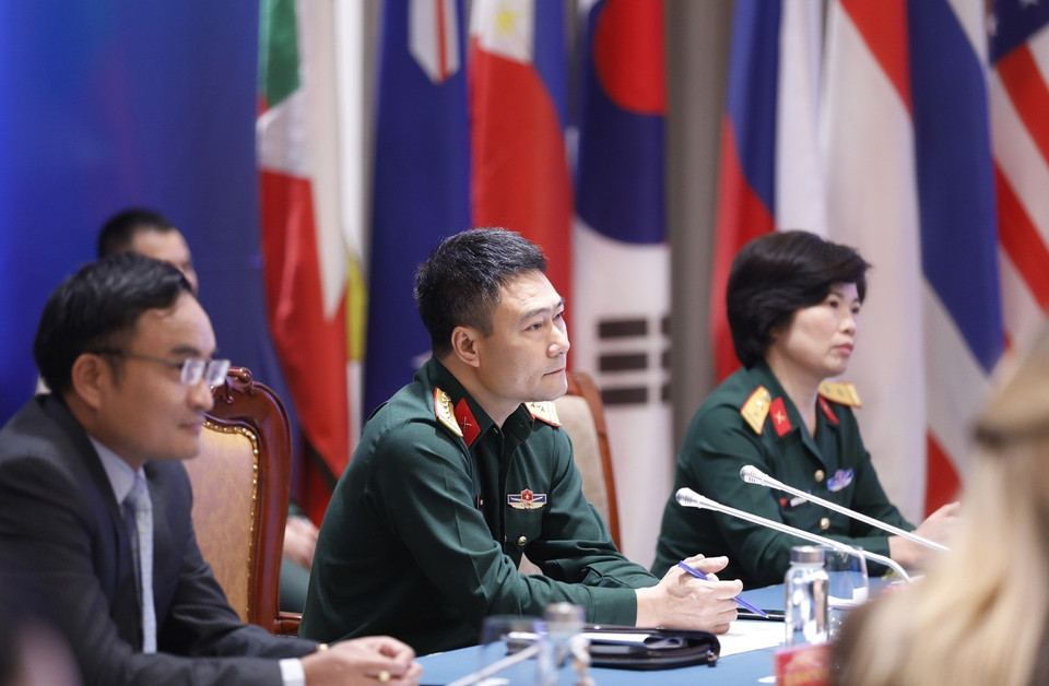 Đại tá Mạc Đức Trọng, Phó Cục trưởng Cục Gìn giữ hòa bình Việt Nam, Trưởng nhóm chuyên gia gìn giữ hòa bình Việt Nam chủ trì hội nghị. (Ảnh: Dương Giang/TTXVN)