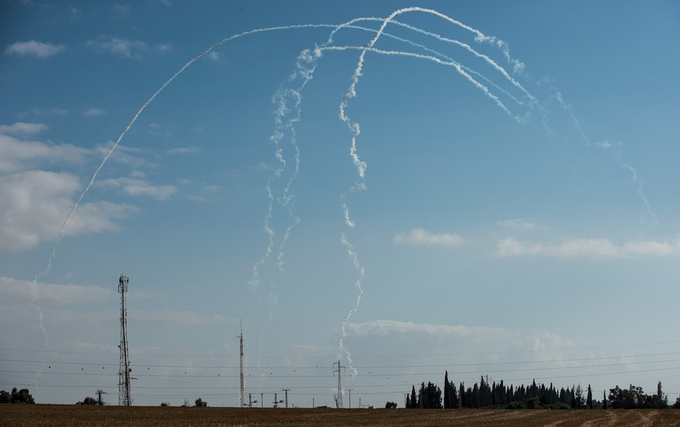  Binh sỹ Israel nã pháo vào Dải Gaza ngày 17/7, ngày thứ 10 của chiến dịch bảo vệ biên giới. (Nguồn: THX/TTXVN)