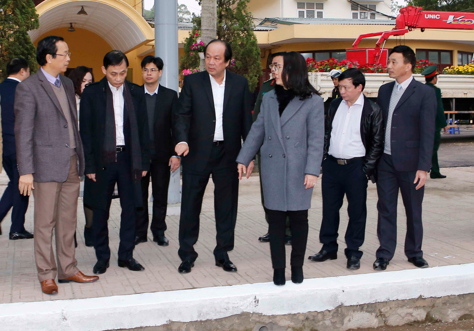 Bộ trưởng, Chủ nhiệm Văn phòng Chính phủ Mai Tiến Dũng kiểm tra công tác chuẩn bị đón Chủ tịch Triều Tiên tại ga Đồng Đăng. (Ảnh: Doãn Tấn/TTXVN)