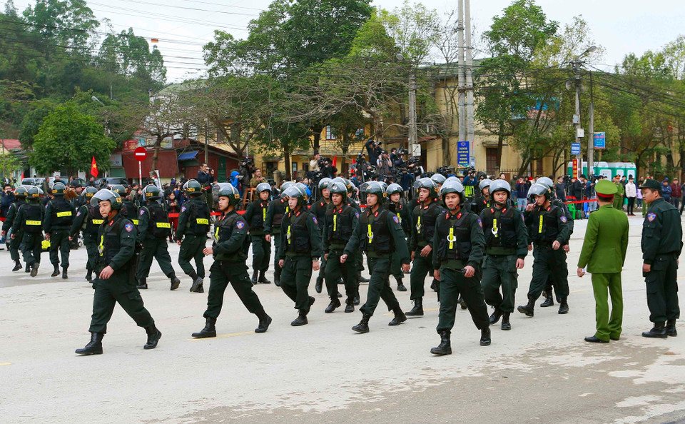 Lực lượng cảnh sát cơ động triển khai công tác bảo đảm an ninh, an toàn. (Ảnh: Doãn Tấn/TTXVN)