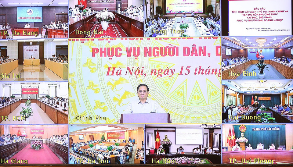 Thủ tướng Phạm Minh Chính chủ trì hội nghị trực tuyến toàn quốc về cải cách thủ tục hành chính tại đầu cầu Chính phủ. (Ảnh: Dương Giang/TTXVN)