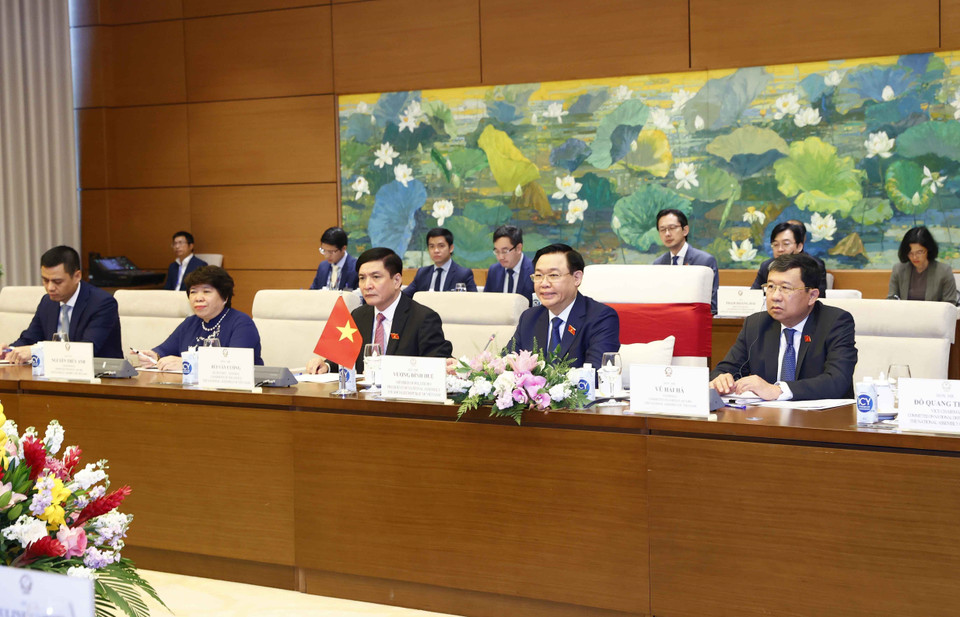 Chủ tịch Quốc hội Vương Đình Huệ hội kiến Tổng Thư ký Liên hợp quốc António Guterres. (Ảnh: Doãn Tấn/TTXVN)