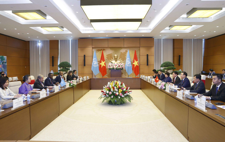 Chủ tịch Quốc hội Vương Đình Huệ hội kiến Tổng Thư ký Liên hợp quốc António Guterres. (Ảnh: Doãn Tấn/TTXVN)