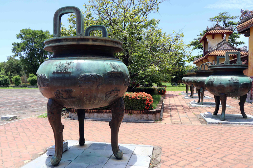 Vẻ đẹp trường tồn của bộ Cửu đỉnh. (Ảnh: Đỗ Trưởng/TTXVN)