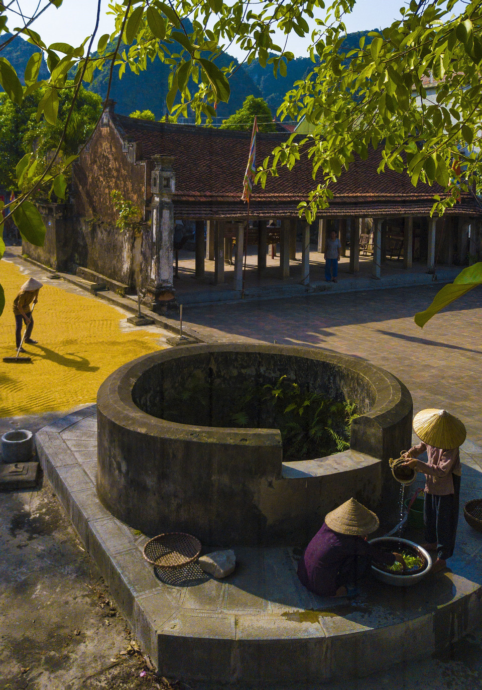 Giếng làng cổ tại huyện Hoa Lư. (Ảnh: Minh Đức/TTXVN)