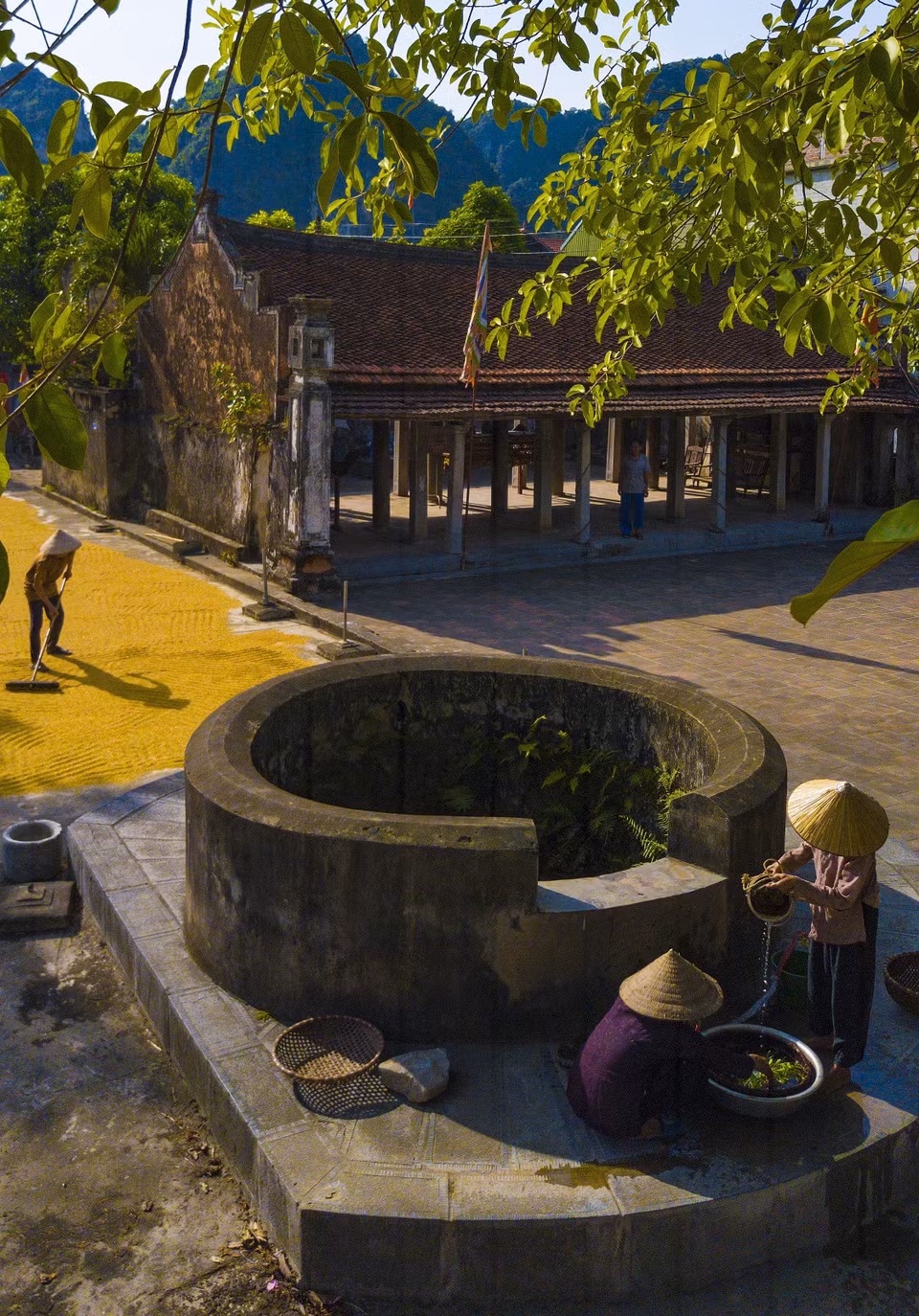 Giếng làng cổ tại huyện Hoa Lư. (Ảnh: Minh Đức/TTXVN)