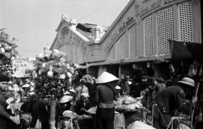 Chợ Đồng Xuân những ngày Tết đến. (Ảnh: TTXVN)