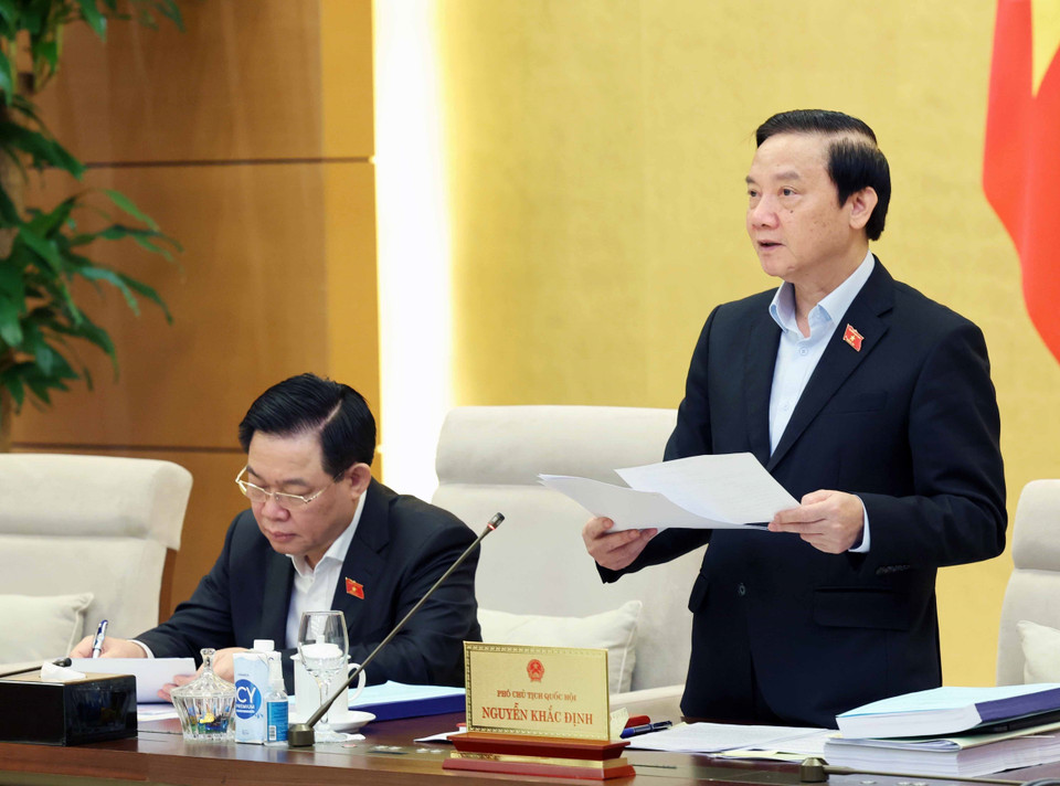 Phó Chủ tịch Quốc hội Nguyễn Khắc Định điều hành nội dung phiên họp. (Ảnh: Nhan Sáng/TTXVN)