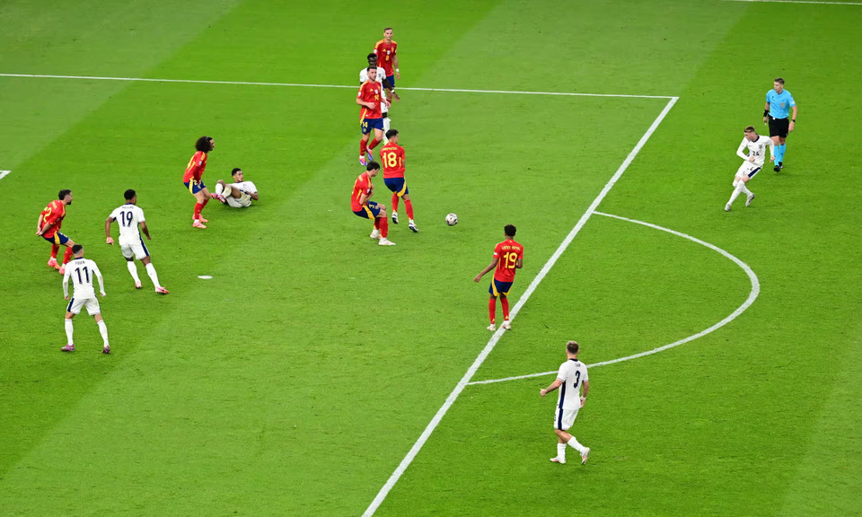 Sự thay đổi mang đến hiệu quả khi Cole Palmer ghi bàn gỡ hòa 1-1 cho Anh ở phút 73.