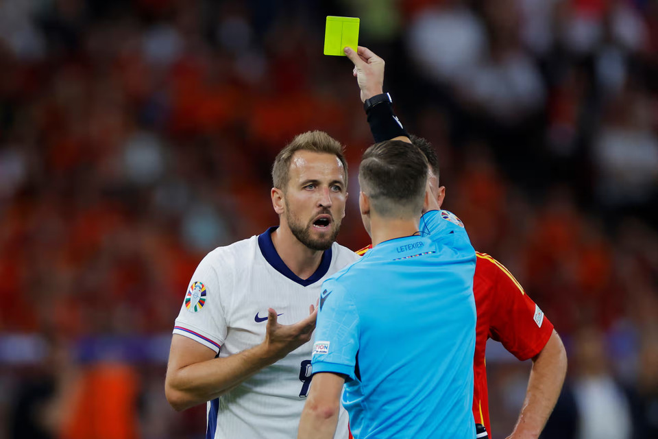 Thậm chí, Harry Kane còn phải nhận thẻ sau tình huống phạm lỗi nguy hiểm. (Nguồn: Reuters)