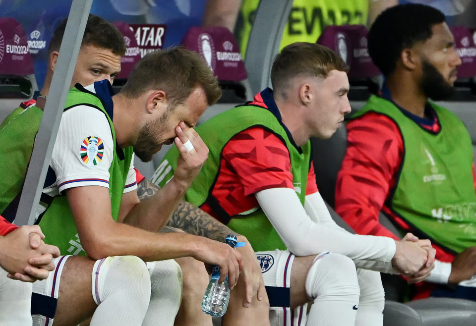 Bị dẫn trước, Gareth Southgate buộc phải điều chỉnh nhân sự và 1 trong số đó là Kane phải rời sân. (Nguồn: Reuters)