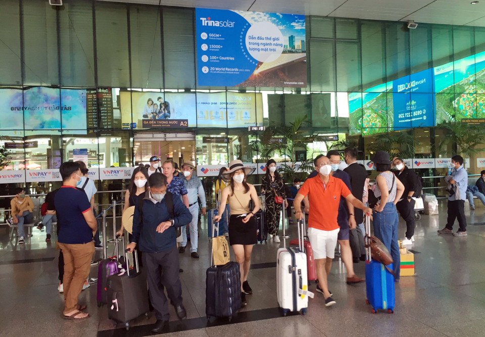 Hành khách đến Thành phố Hồ Chí Minh tăng cao trong ngày cuối cùng của kỳ nghỉ Tết Nguyên đán Nhâm Dần. (Ảnh: Tiến Lực/TTXVN)