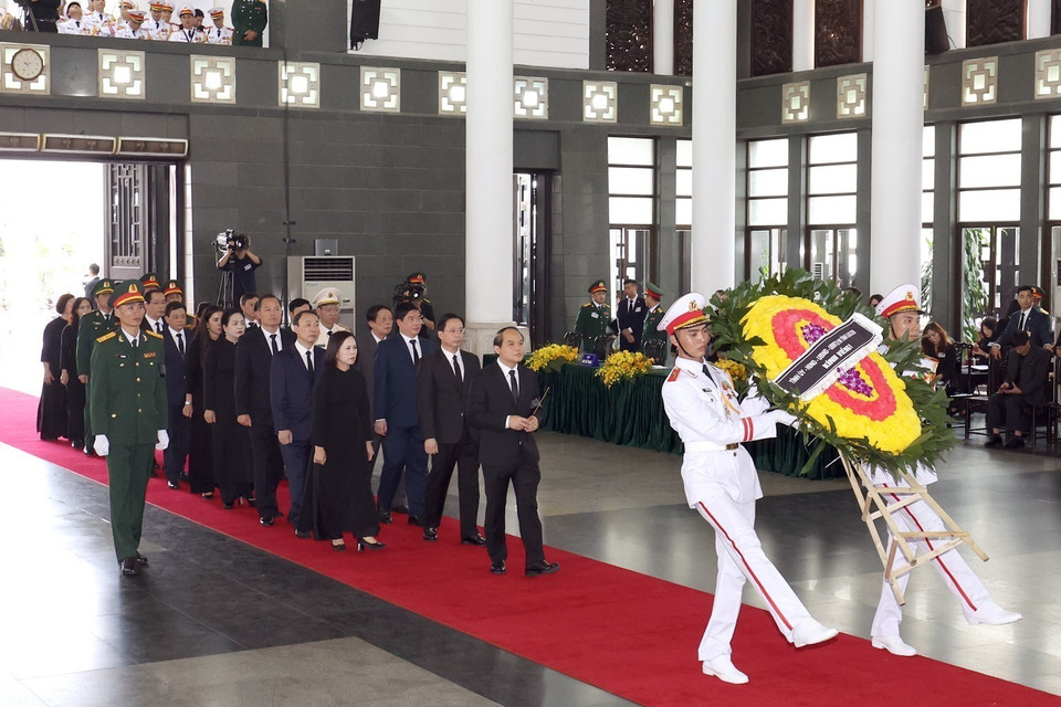 Đoàn tỉnh Lạng Sơn viếng Tổng Bí thư Nguyễn Phú Trọng. (Ảnh: TTXVN)