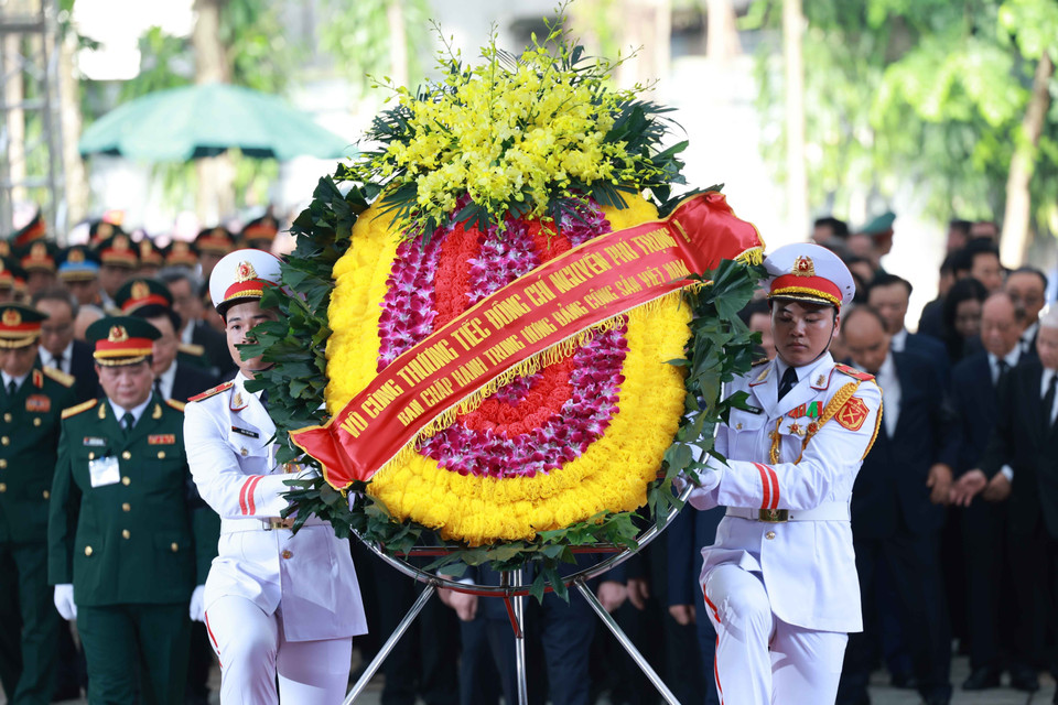 Vòng hoa của Đoàn Ban Chấp hành Trung ương Đảng vào viếng Tổng Bí thư Nguyễn Phú Trọng. (Ảnh: TTXVN)