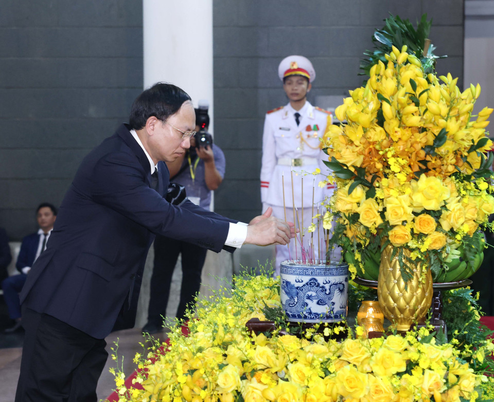 Đoàn tỉnh Quảng Ninh do đồng chí Nguyễn Xuân Ký, Ủy viên Trung ương Đảng, Bí thư tỉnh ủy làm trưởng đoàn viếng Tổng Bí thư Nguyễn Phú Trọng. (Ảnh: TTXVN)